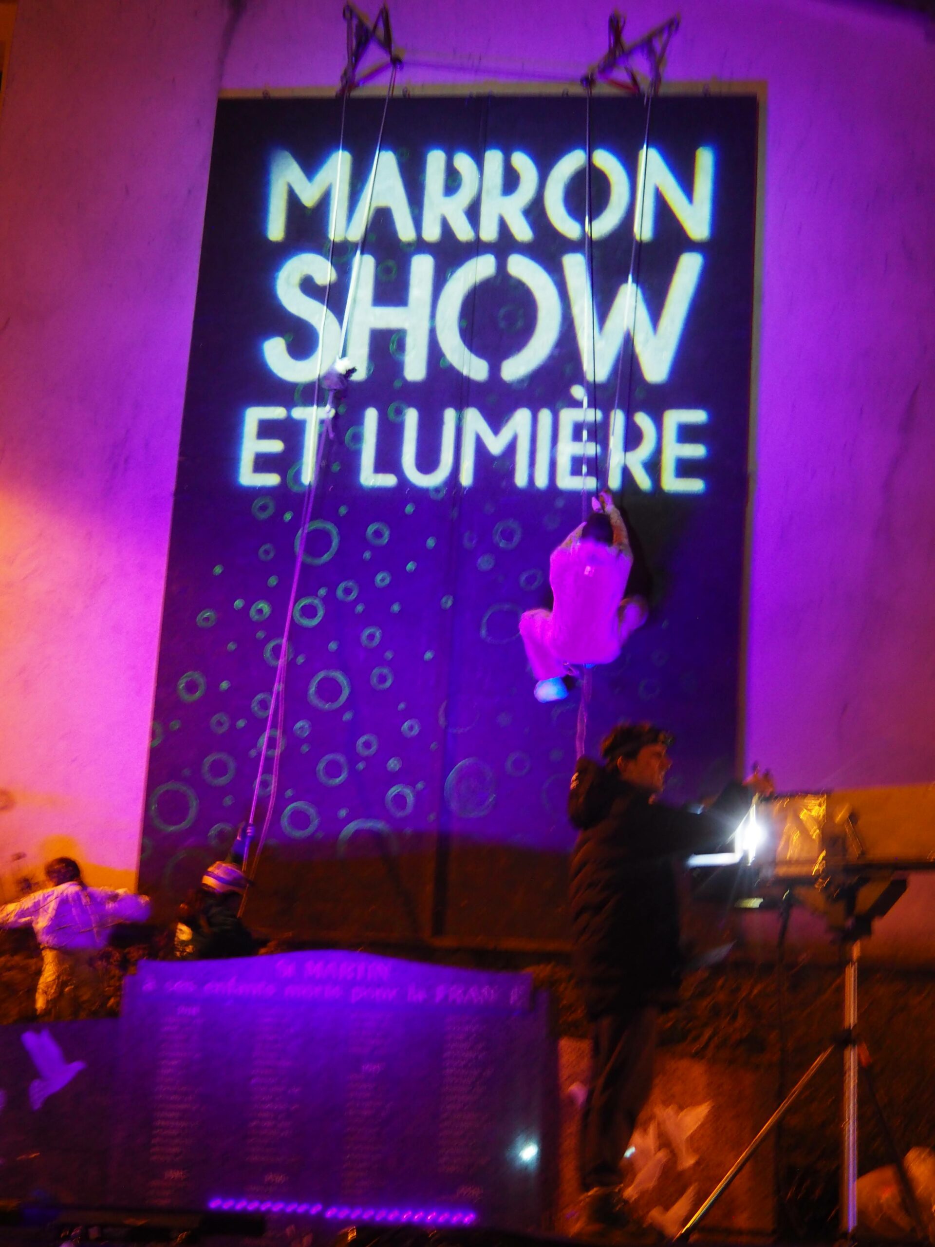 Lire la suite à propos de l’article Spectacle MARRON SHOW ET LUMIERE